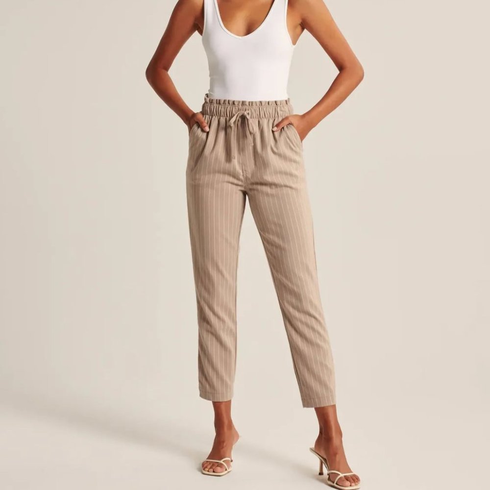 NWT Abercrombie and Fitch Ultra High Rise Pull On Taper Pants